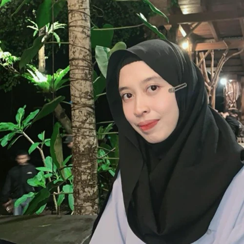 Nia Fitria