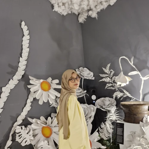 NAOMI SALSABILA
