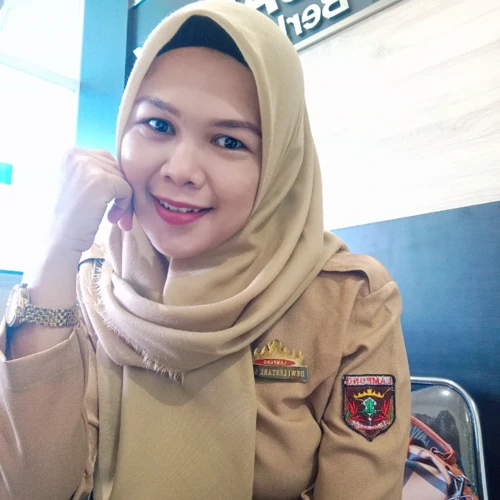 Dewi Leonora